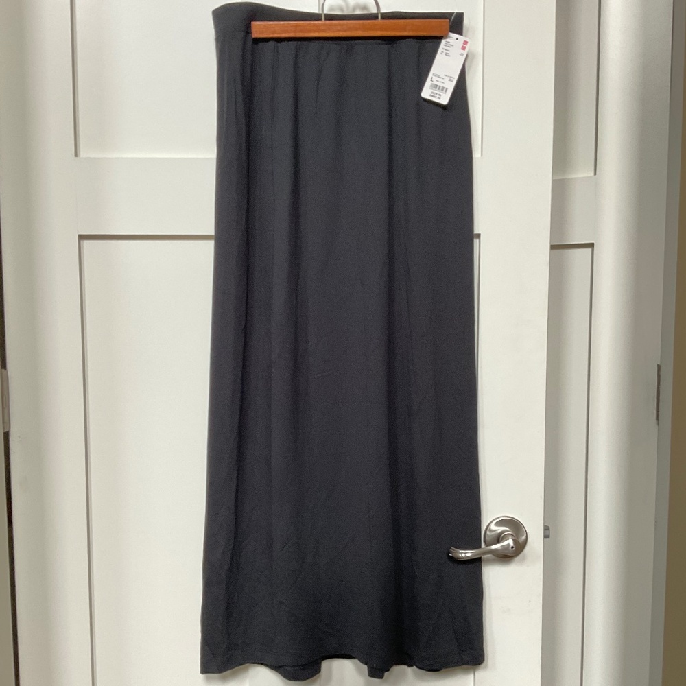 Uniqlo Light Weight Maxi skirt size  US Small / Asia L